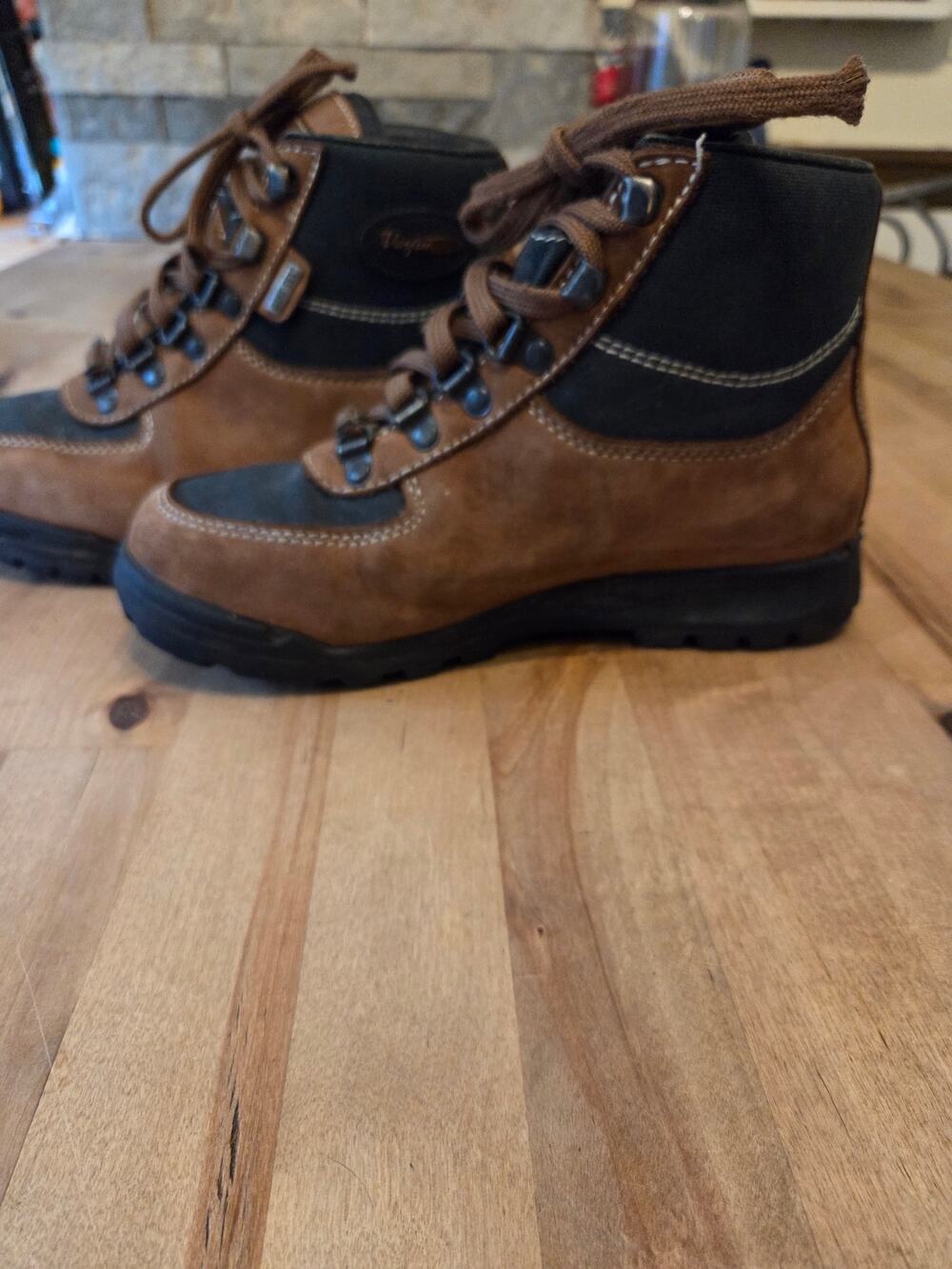 These are a vintage pair of Vasque hiking boots (Model B8151). Size 3.5 boys